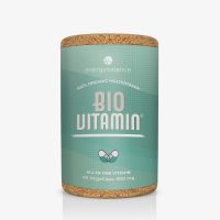 Integratore multivitaminico, tutto in uno, contenitore di sughero con etichetta in carta riciclata, 100% biologico per una completa integrazione quotidiana, 60 capsule vegan da 500 mg, BioVitamin di EnergyBalance Svizzera